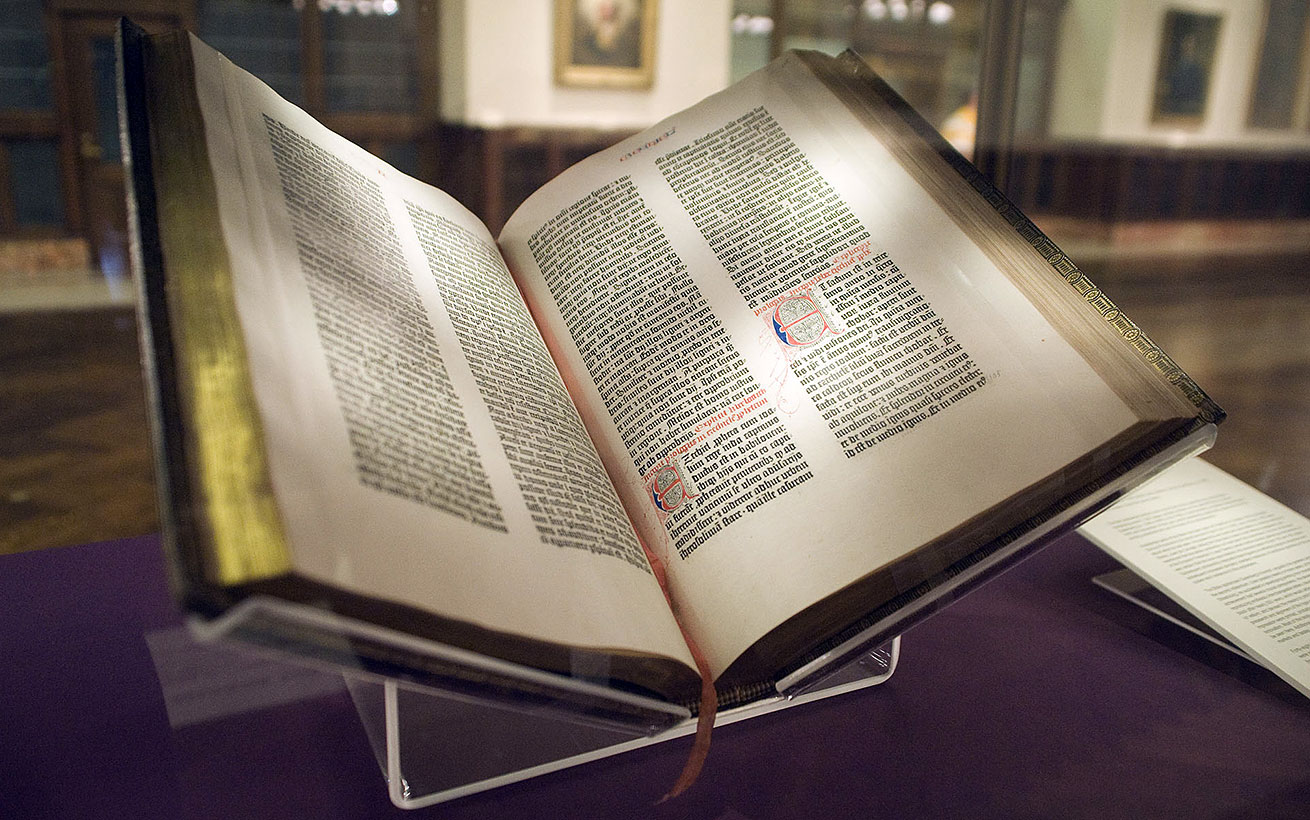 Die Gutenberg-Bibel ist das erste mit beweglichen Lettern gedruckte Buch der westlichen Welt und das Hauptwerk von Johannes Gutenberg. Gutenberg Bibel
