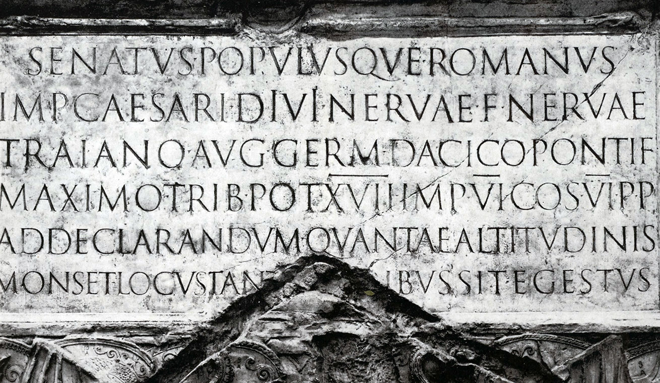 Inschrift auf der Trajansäule in Rom. Trajansäule